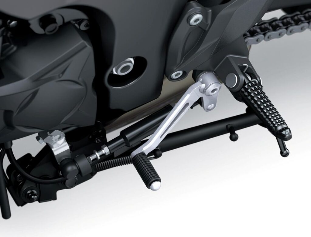 imagem do quickshifter da Nova Kawasaki Z1100 2026