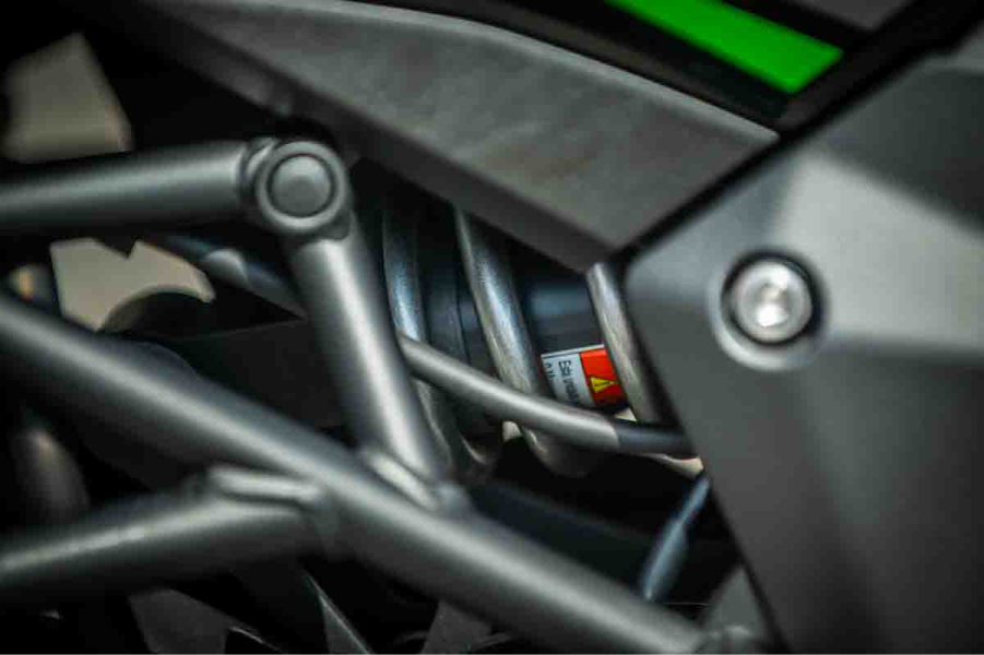 imagem suspensão traseira da Kawasaki Versys 1100 GT 2026