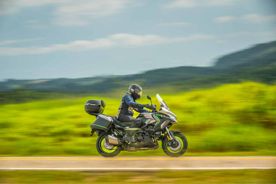 imagem lateral da Kawasaki Versys 1100 GT 2026