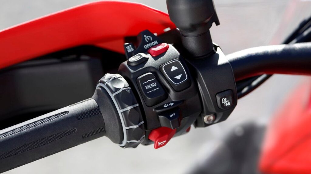 imagem punho de comando do painel tft da moto bmw