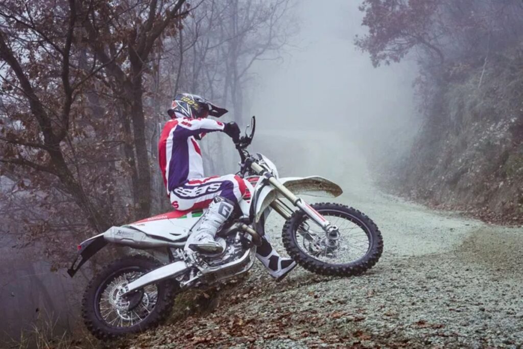 imagem Bimota BX450 no enduro mundial