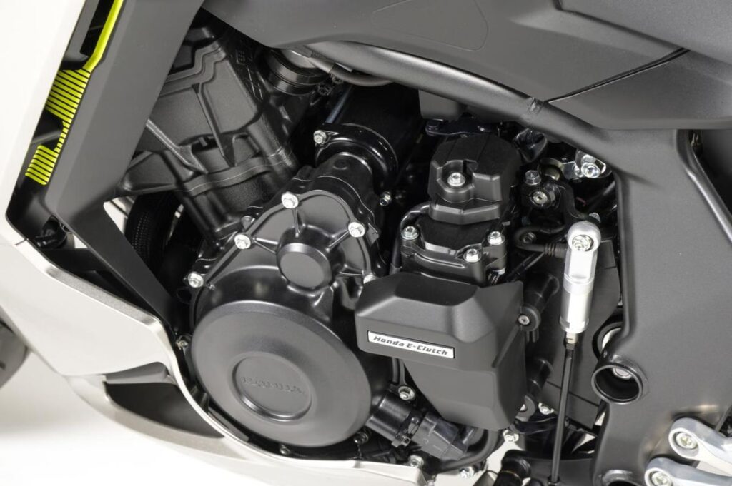 imagem Honda CBR400R FOUR e-clutch