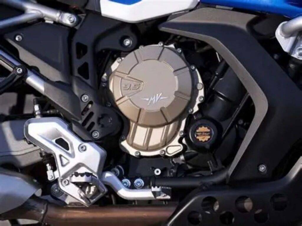 imagem do motor 3 cilindros da MV Agusta Enduro Veloce 2026
