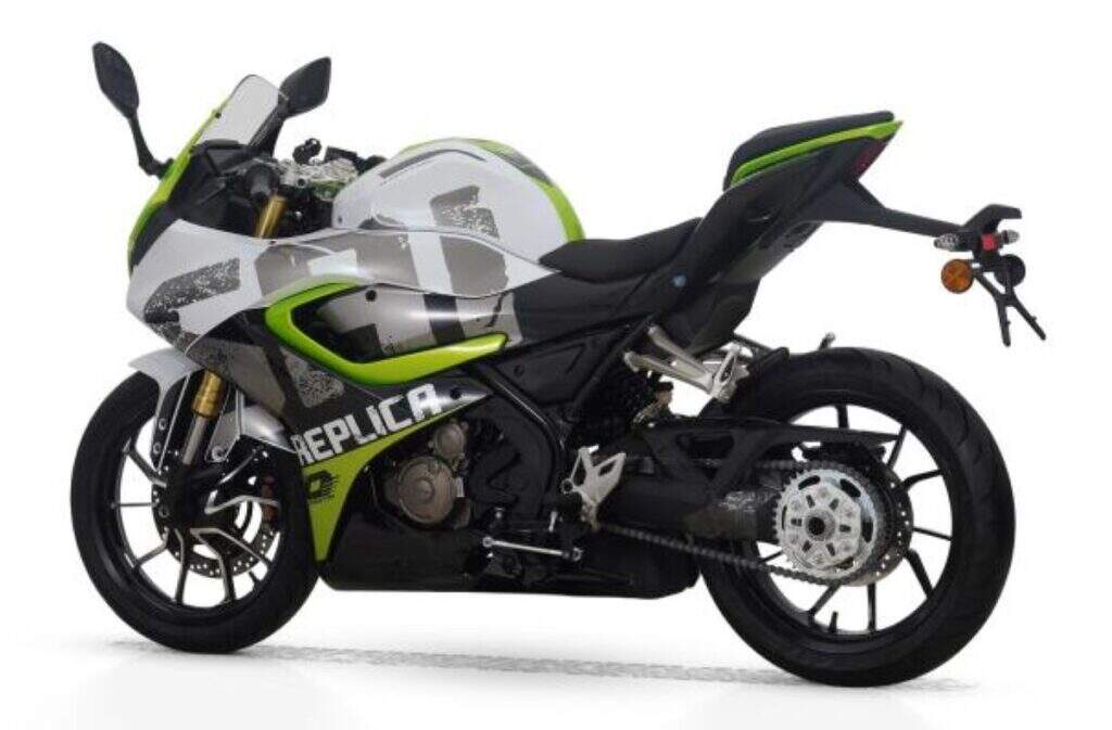 imagem traseira QJ Motor SRK 250 RS