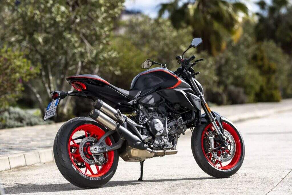 imagem traseira Ducati Monster Sport 2026