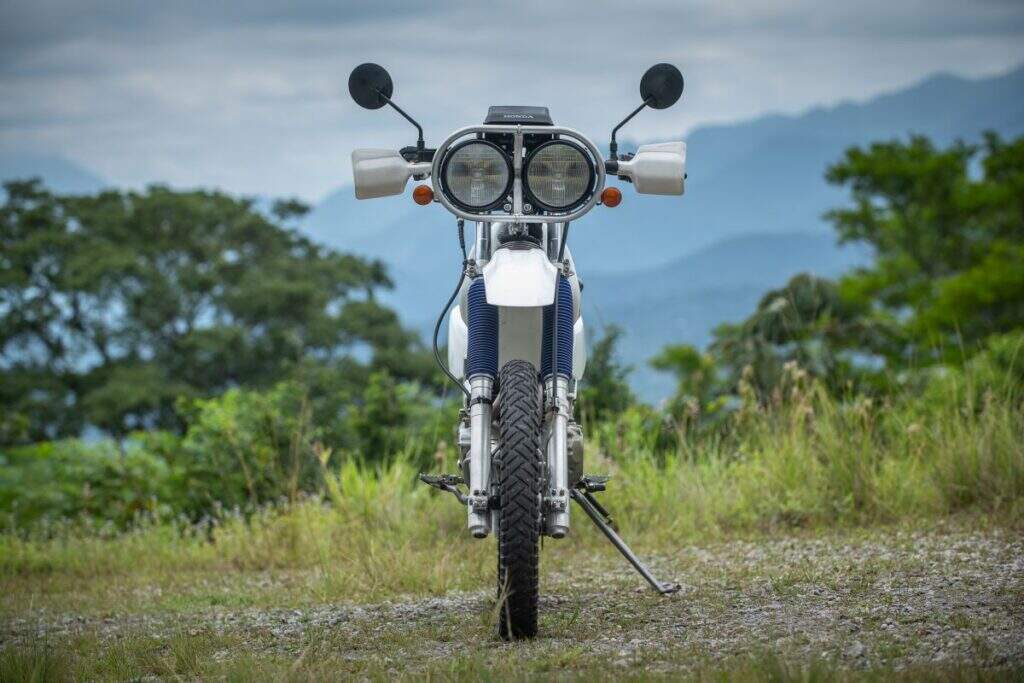 imagem frontal honda xr 400