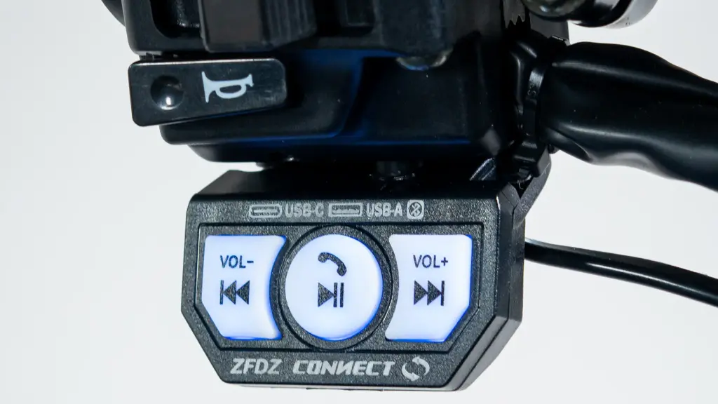 Tomadas USB e Navegação de mídia com Blueatooth