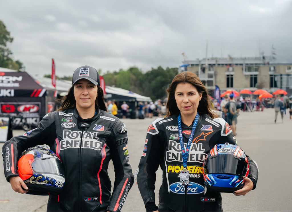 Tati Paze e Karina Simões  - Foto: Divulgação Royal Enfield