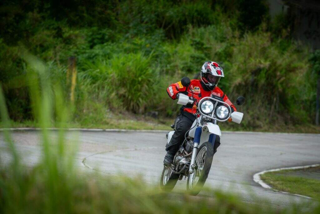 imagem piloto em ação com a xr 400