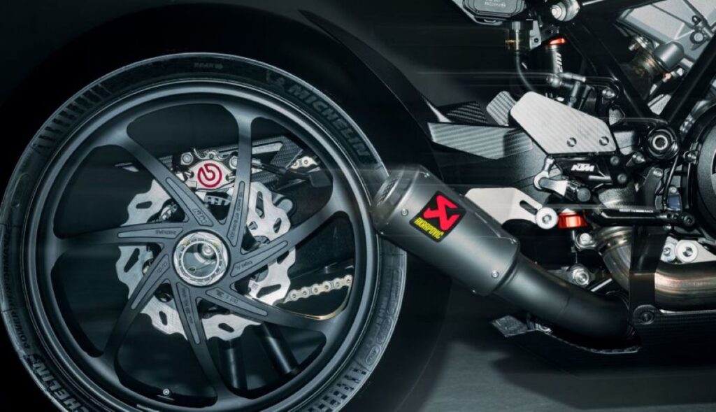 imagem roda traseira da KTM 1390 Super Duke RR Track