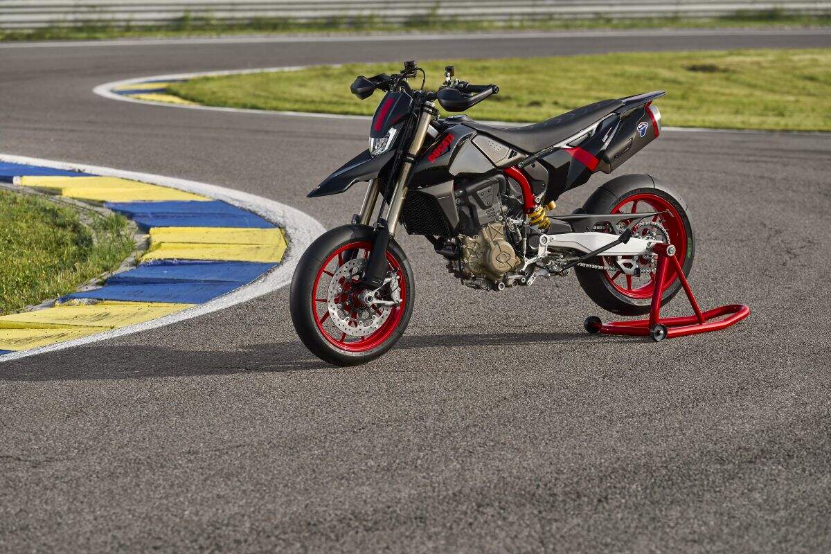 Ducati-Hypermotard-698-Mono-Nera-02