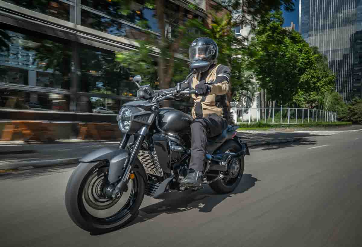 Zontes S 350: a rebeldia e a tecnologia desafiam o óbvio da categoria