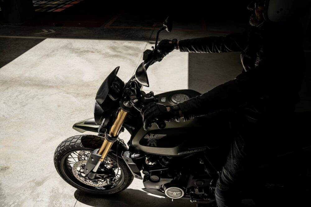 Moto-Morini-Seiemmezzo-Scrambler
