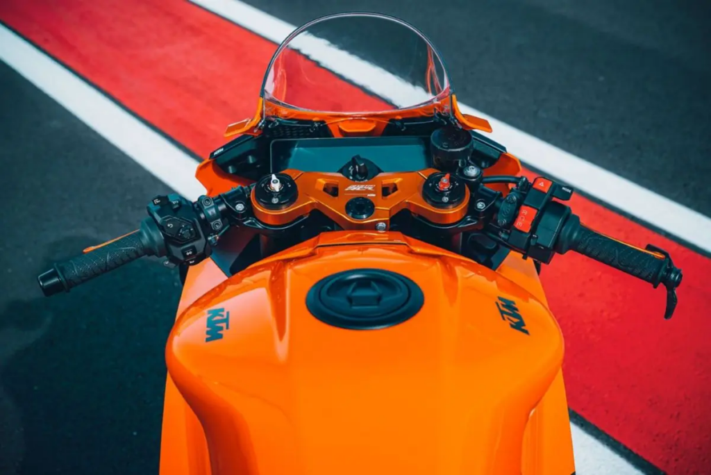 imagem ktm 990 rc