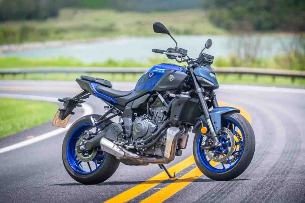 imagem da yamaha mt-07 2026 azul uma das melhores motos