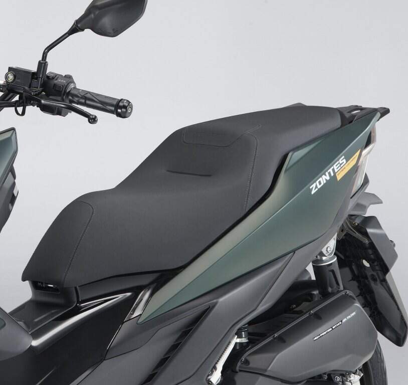 imagem do assento do novo scooter Zontes 125X