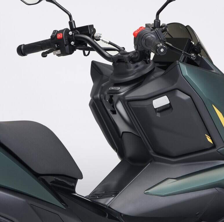 imagem do cockpit do scooter Zontes 125X