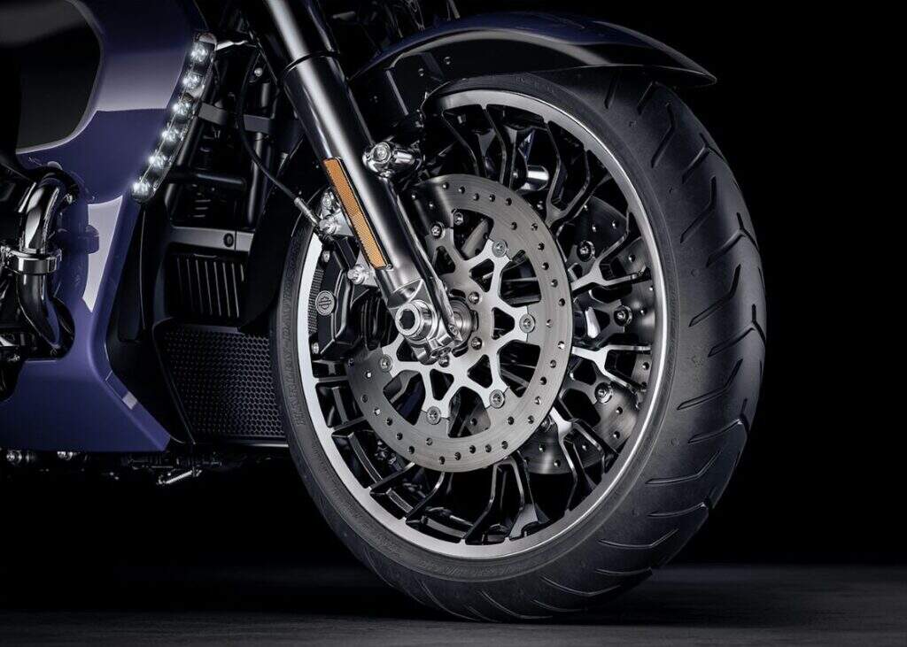 imagem da roda dianteira da street glide