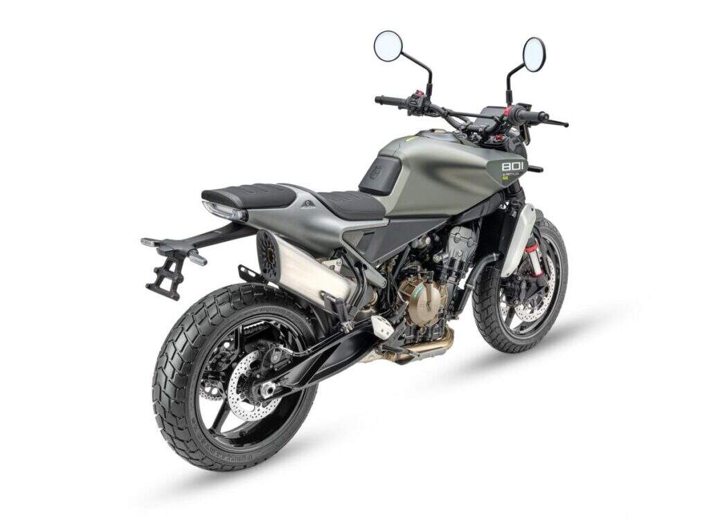 imagem traseira da Husqvarna Svartpilen 801 SE 2026