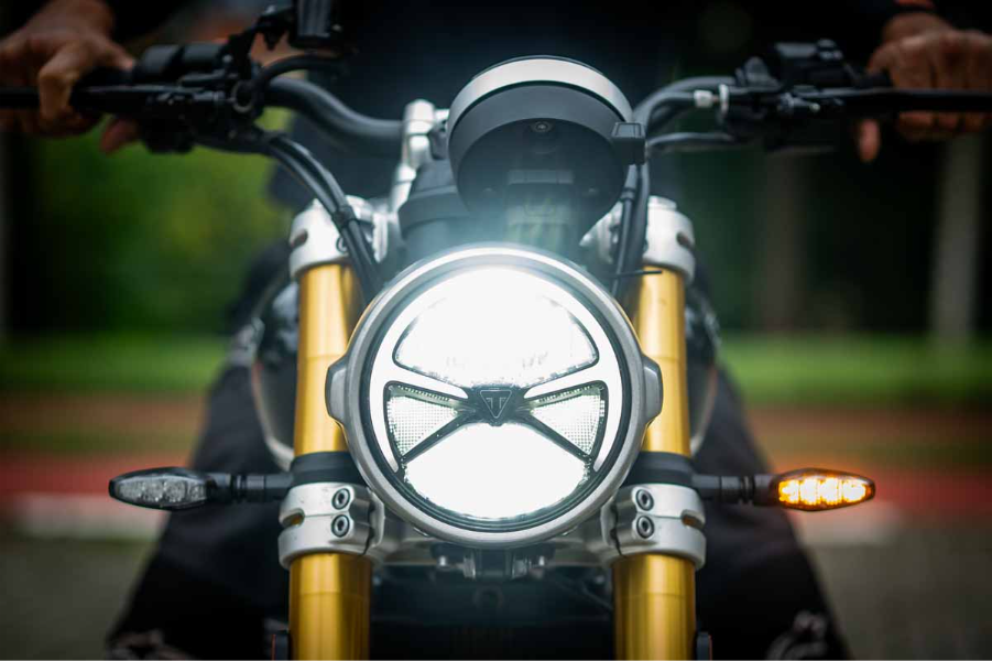 imagem do farol da speed twin 