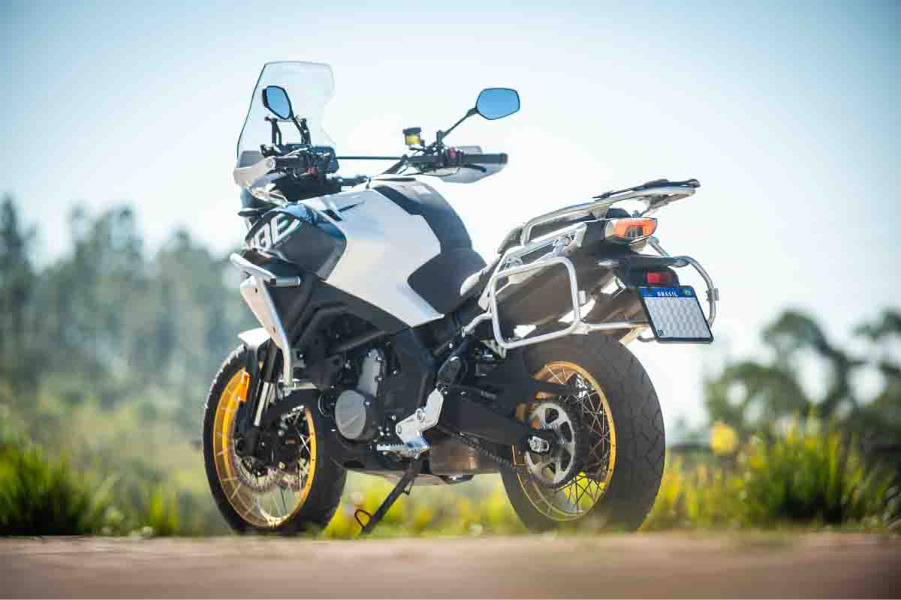imagem traseira da CFMoto Ibex 700