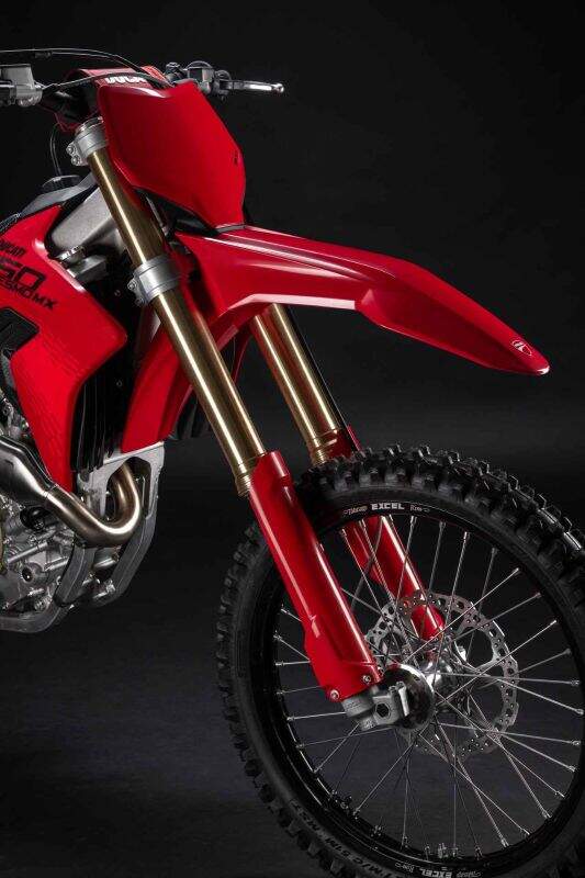 imagem frontal da ducati ddesmo250 mx 2026