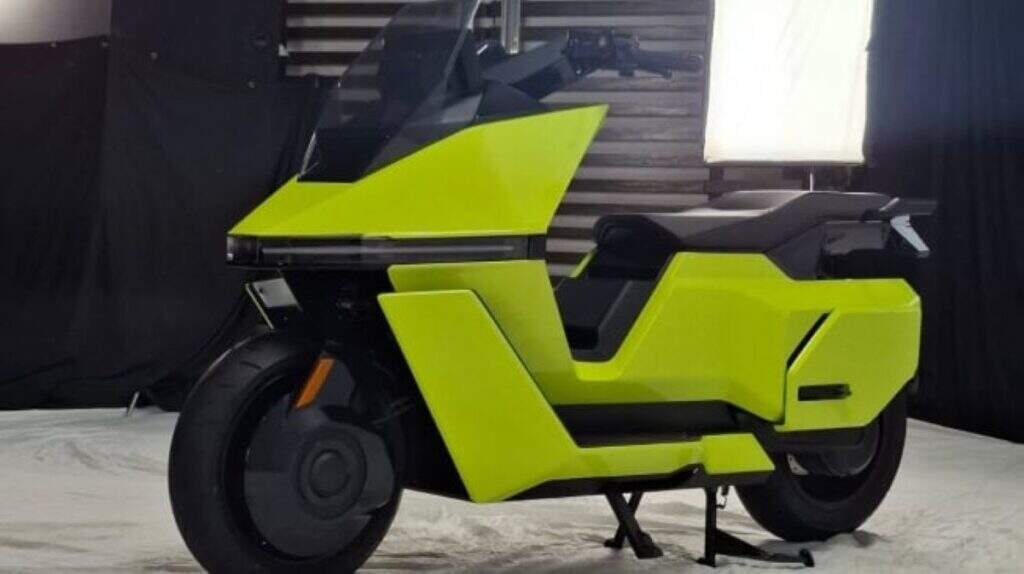 imagem da moto da tesla amarela