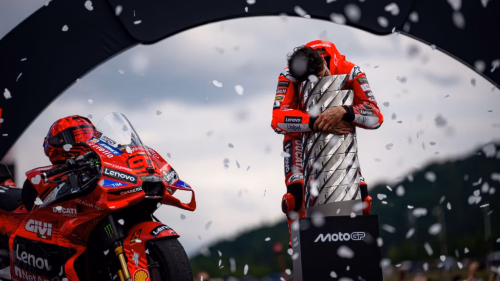imagem pódio marc marquez 2025