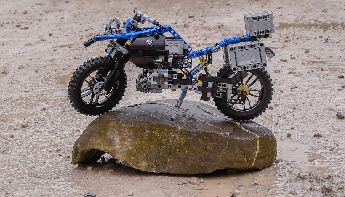 P90241826_lowRes_lego-technic-bmw-r-1