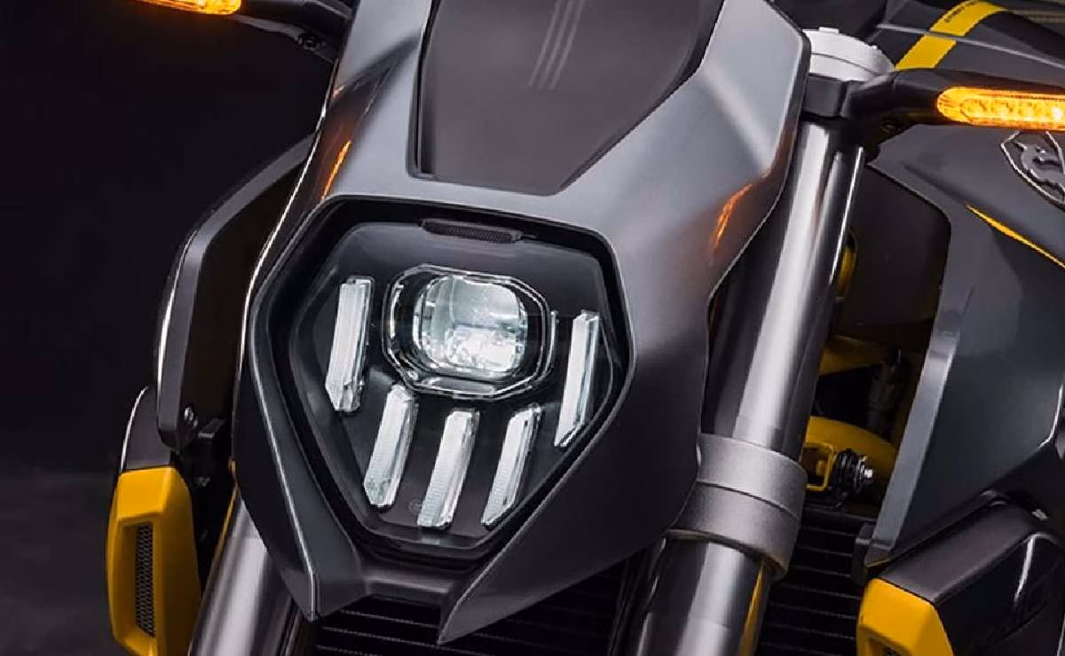 imagem-farol-moto-naked-cyclone-ra-1000-motociclismoonline