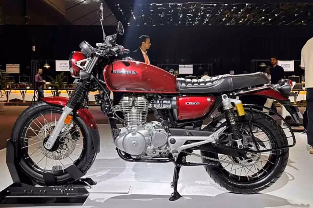 imagem lateral da nova cb500 mid