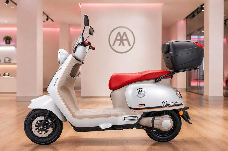 Lateral do scooter elétrico autopropelido AIMA Q5 Dimoon