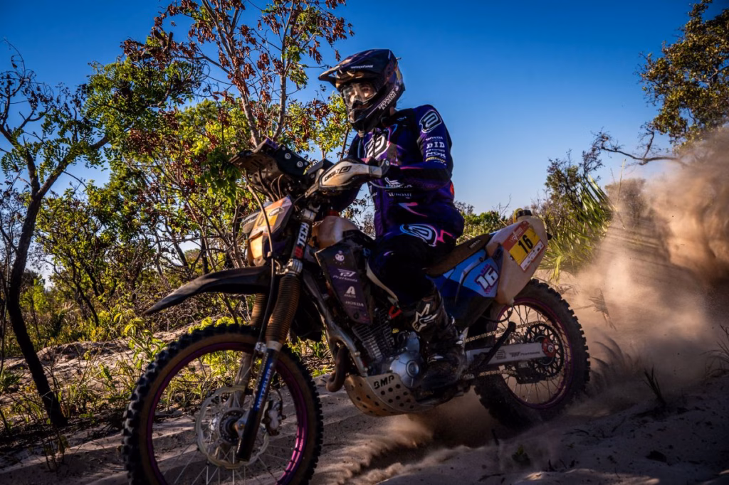Bárbara Neves, Sertões, Honda CRF300F, Honda Racing, Kuromi