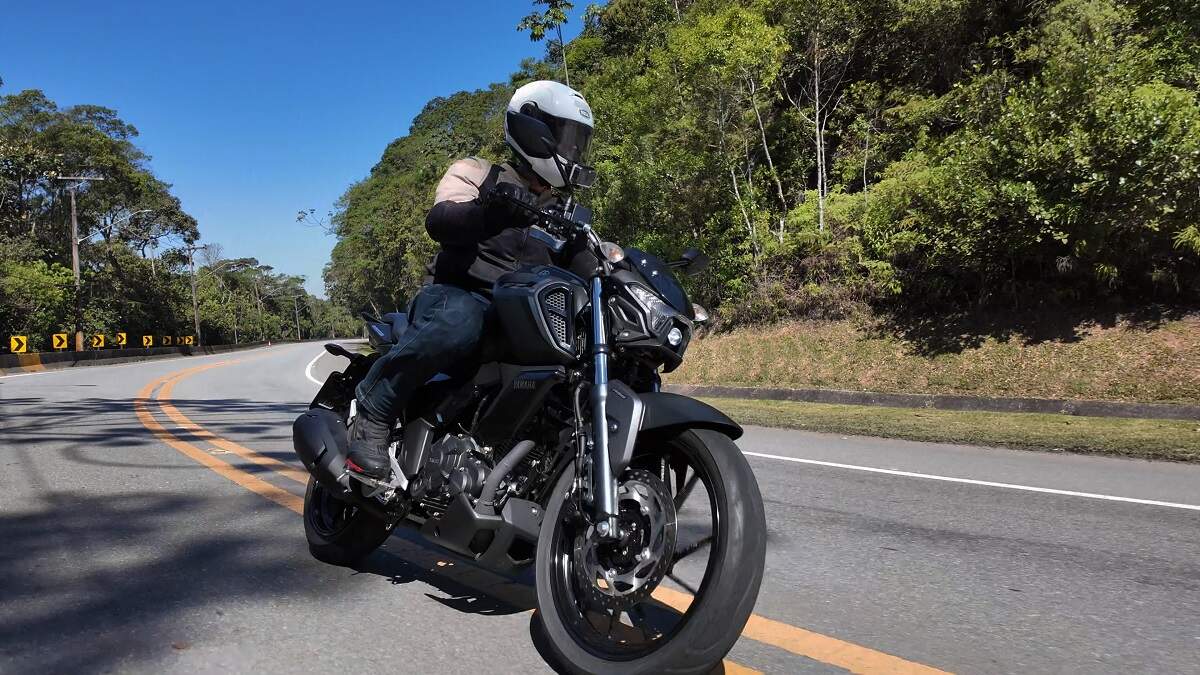 Yamaha FZ15: testamos a moto de 150 cm³ com visual esportivo e preço de R$ 21.190