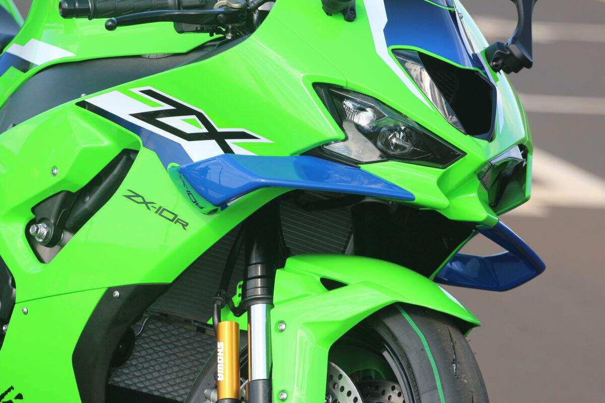 Kawasaki-Ninja-ZX-10R-2027 (4)
