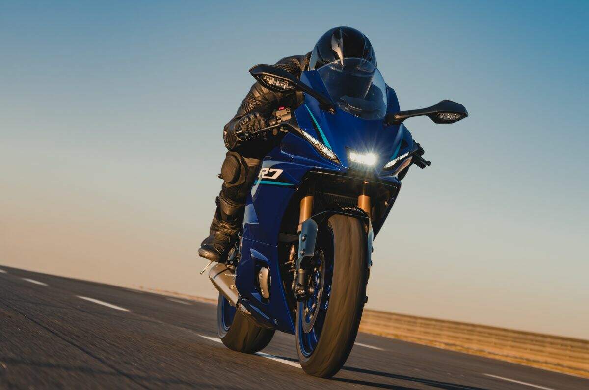 Yamaha R7 chega ao Brasil: veja preço, motor, potência e equipamentos
