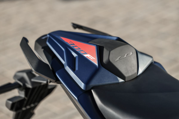 imagem da rabeta monoposto exclusiva da cb300f twister S 2027