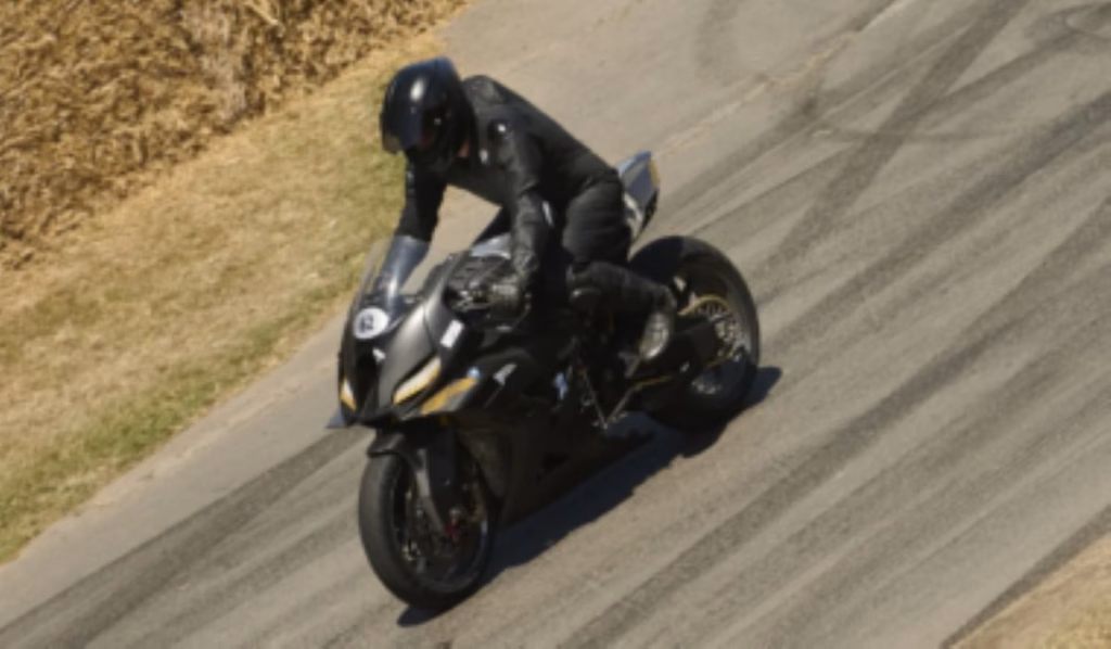 imagem BMW S 1000 RR 2027 é flagrada em Nürburgring