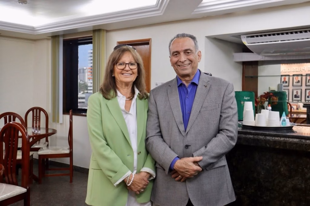 Jirina Zárubová e Boman Rustom Irani da JAWA em reunião com o CIEAM