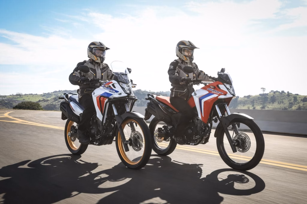 Honda XRE300 Sahara 2027 nas versões Adventure e Rally