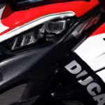 imagem detalhe da carenagem frontal da nova ducati multistrada v4 pikes peak