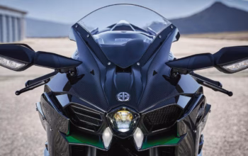 Kawasaki Ninja H2 CARBON 2027 com carenagem em fibra de carbono, pinças Brembo Hypure e motor supercharger