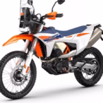 KTM 690 Rally moto off-road destacando a torre de navegação e os tanques duplos dianteiros