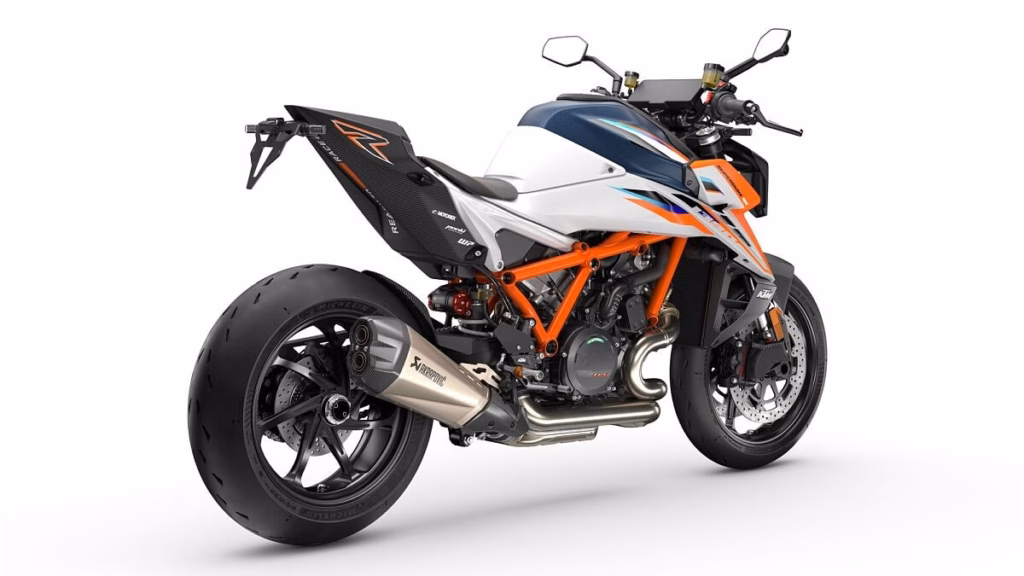 imagem lateral traseira da exclusiva naked KTM 1390 Super Duke RR 2026