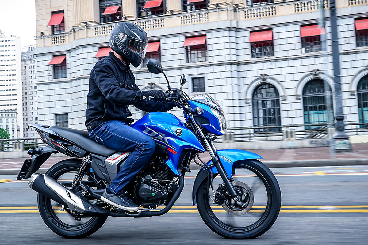 Suzuki Haojue DK 160 Azul em ação
