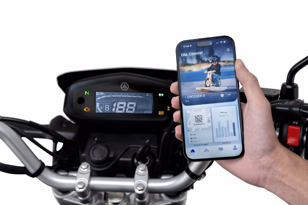 Painel da Crosser 2027 conta com conectividade por meio do aplicativo Yamaha Motor On