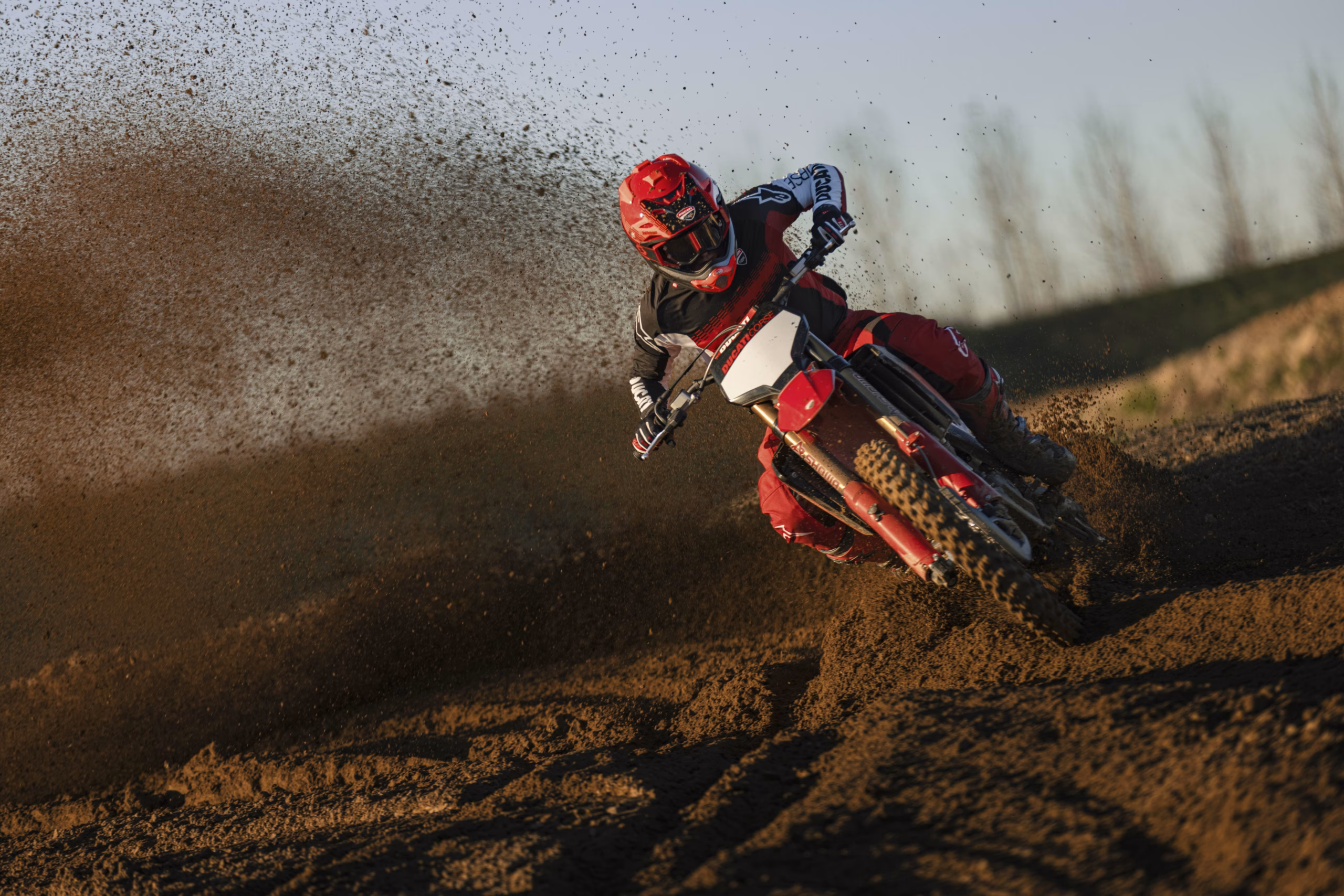 Ducati Desmo450 MX chega ao Brasil; veja preços e mais informações