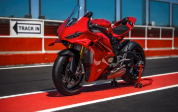 Ducati-Panigale-V4-S-2027 (1)