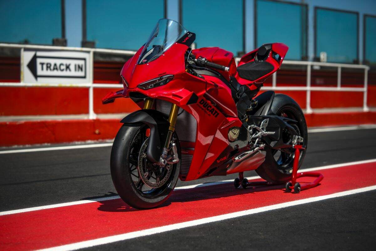 Ducati-Panigale-V4-S-2027 (1)