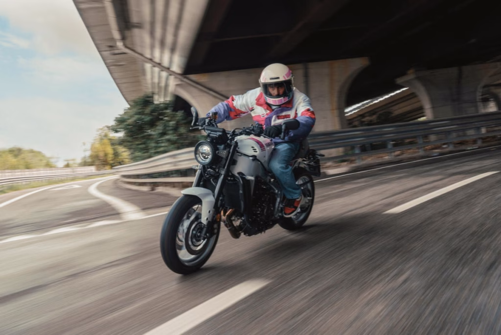Yamaha XSR900 Neon White